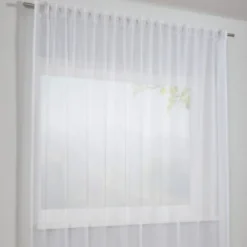 Fertiggardine mit verdeckten Schlaufen