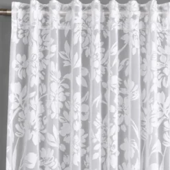 Luftige Eleganz mit floralem Charme