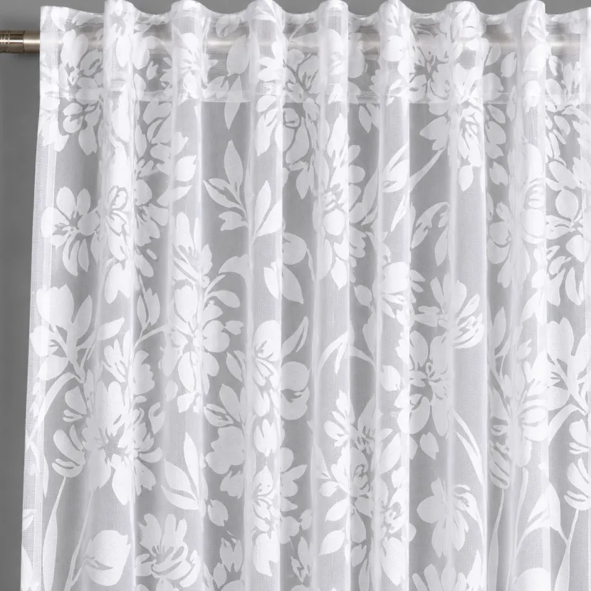 Luftige Eleganz mit floralem Charme